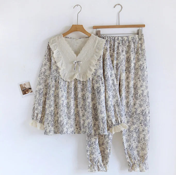 Elegant Set with Sweet Lace Details